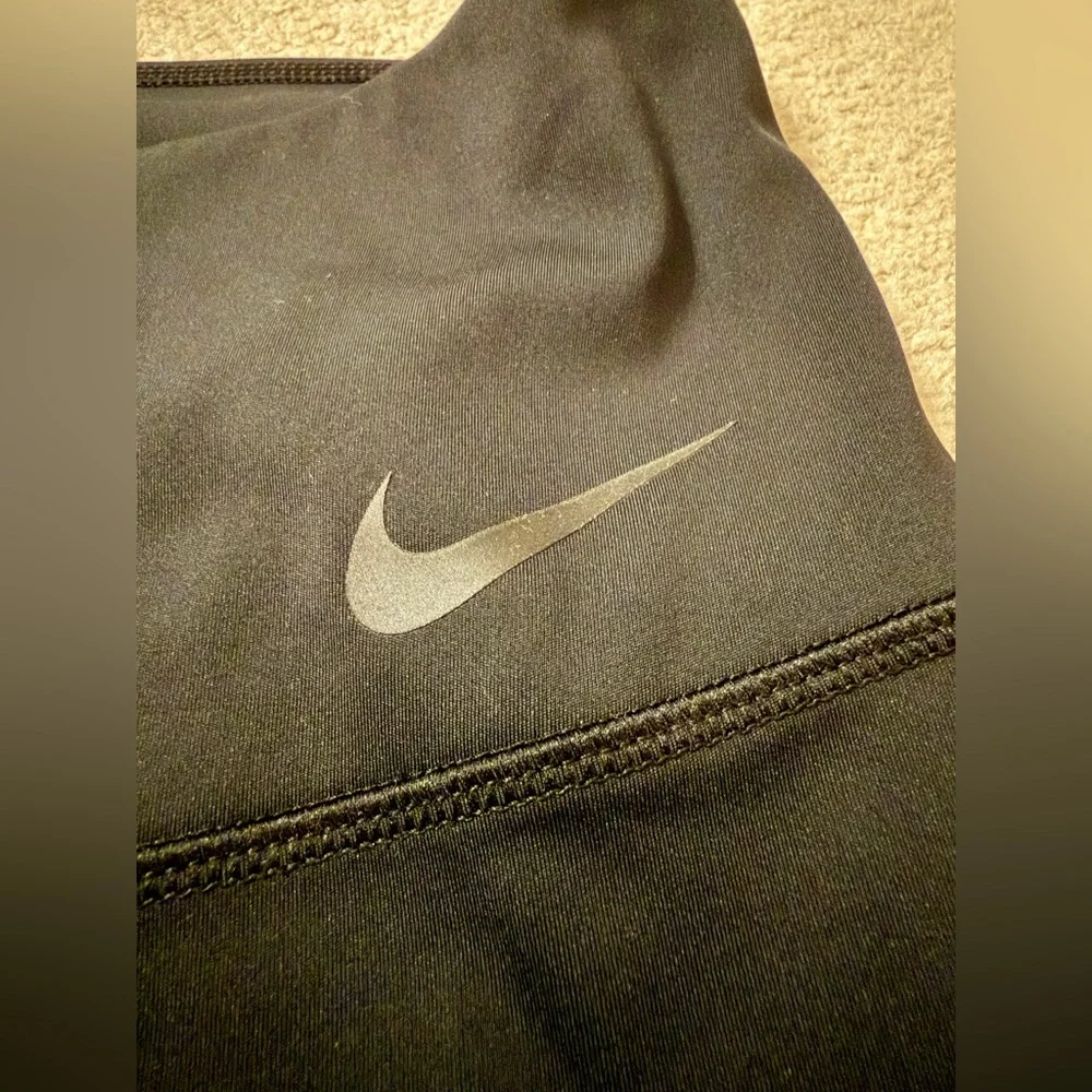 Nike Black and Pink Feather Pattern Leggings - Picture 3 of 12